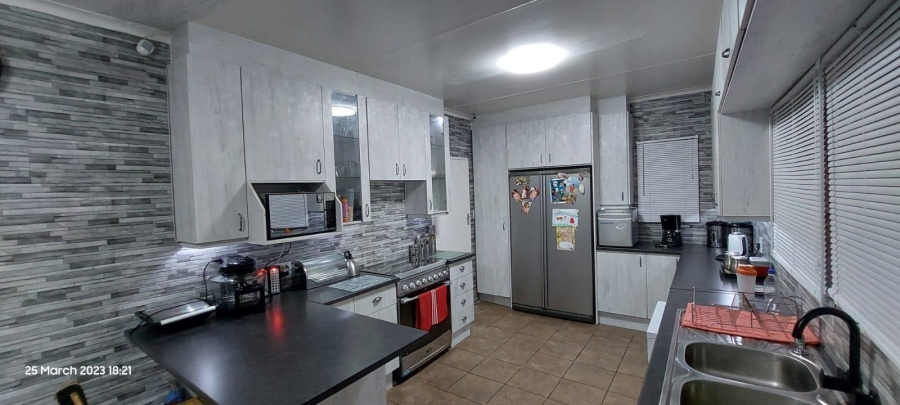3 Bedroom Property for Sale in Geelhoutpark North West